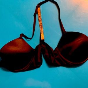Brand new 32D Victorias Secret Beautiful Bra